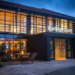 Отель Burleigh Court And Leisure